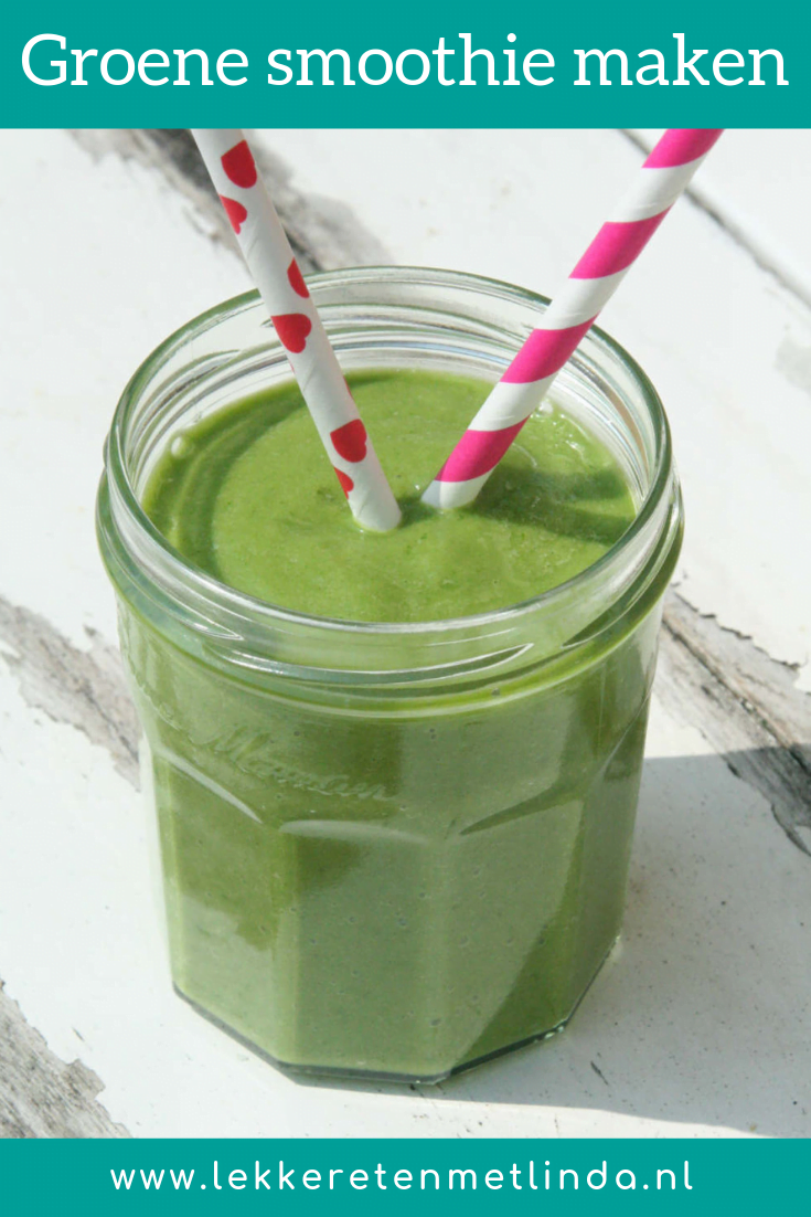 Groene smoothie met banaan, avocado, amandel drink en spinazie. Dit gezonde drankje lust het hele gezin.