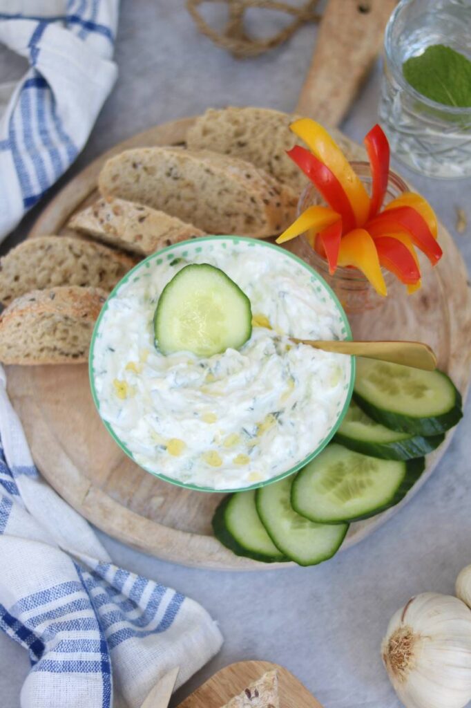 Zelf tzatziki maken is makkelijk en met de tips maak je de lekkerste tzatziki ooit.