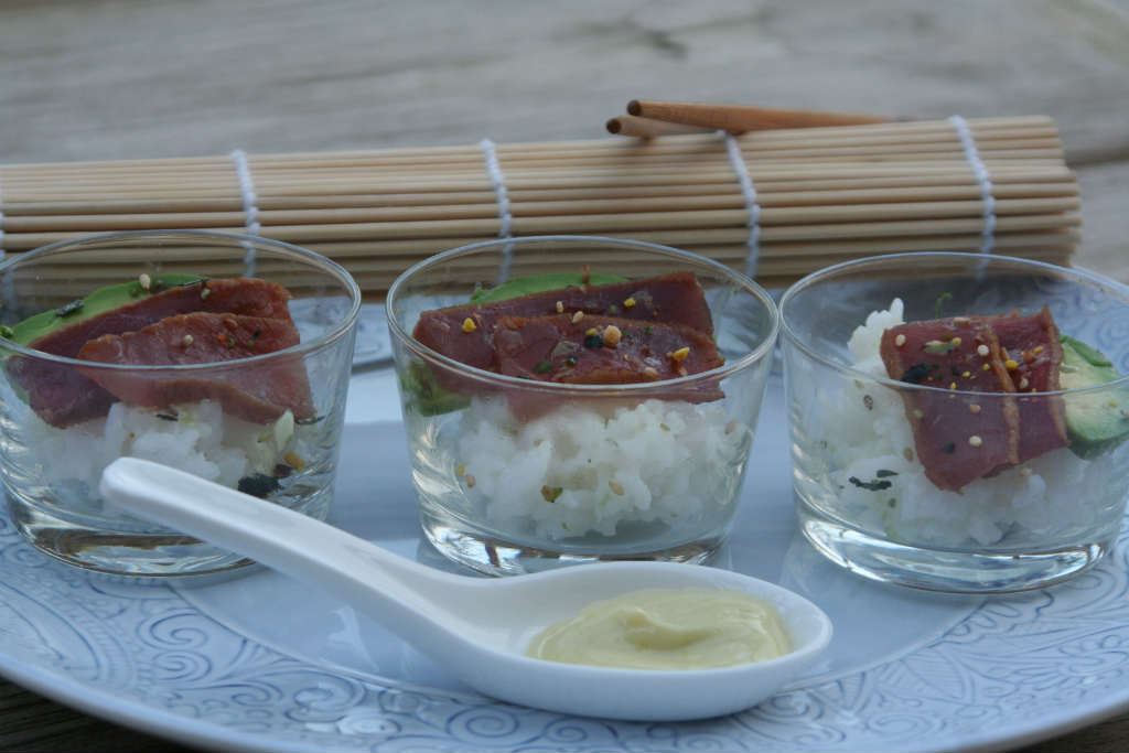Amuse sushi in een glaasje