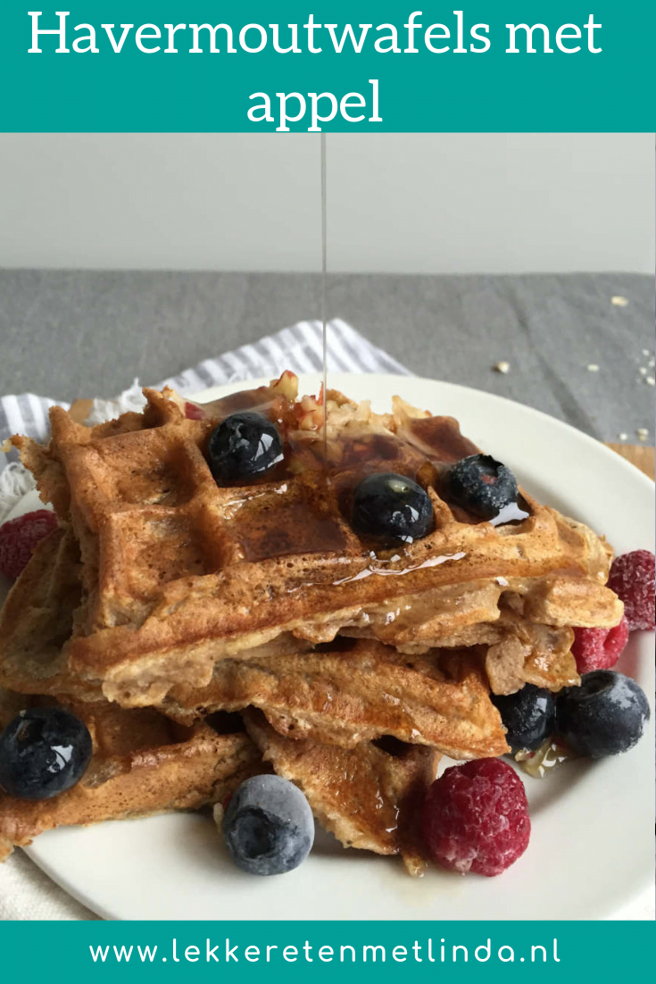 Havermoutwafels met appel is een lekker gezond ontbijt recept. Alle goede ingrediënten en eigenschappen van havermoutpap in wafelvorm.