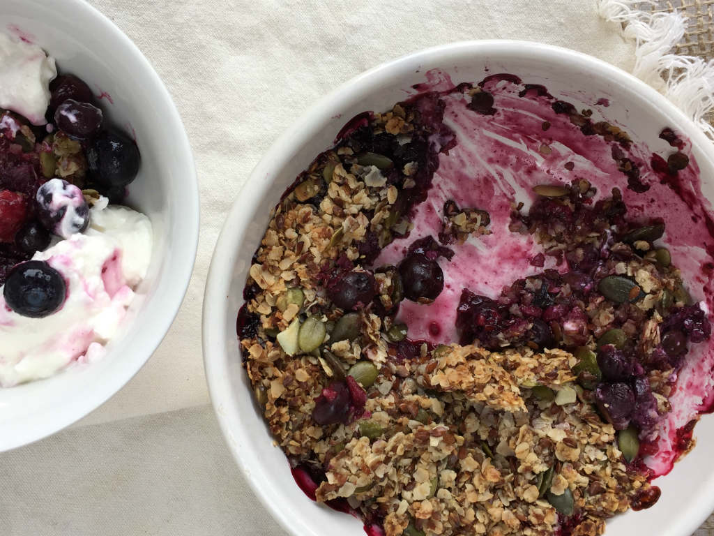 blauwe bessen crumble met havermout