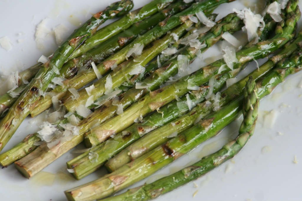 gegrilde groene asperges