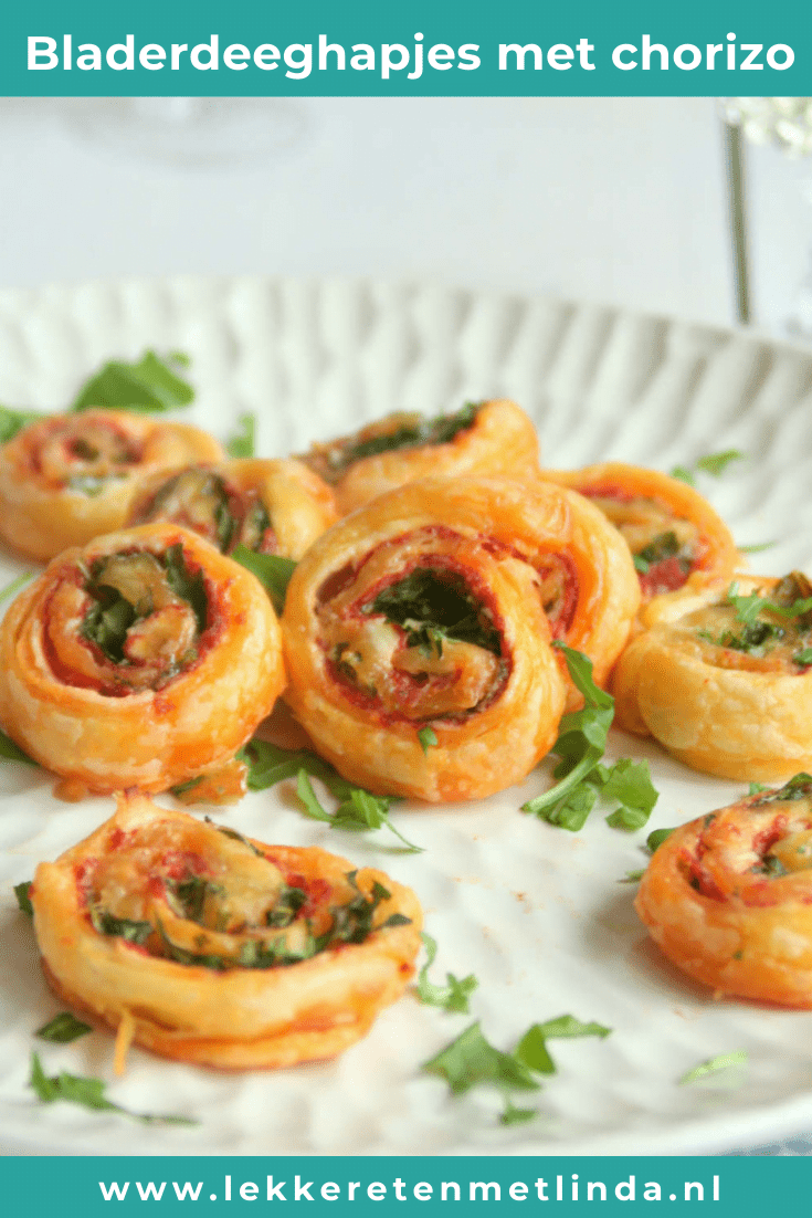 Bladerdeeghapjes met chorizo