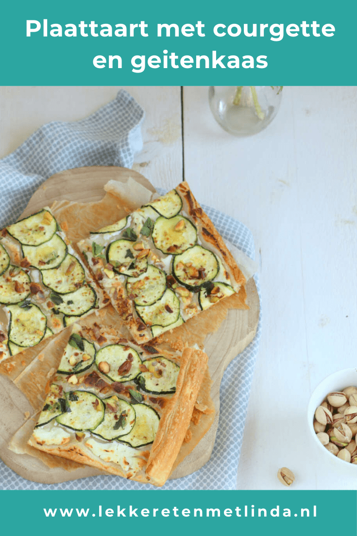 Plaattaart met courgette en geitenkaas. Een hartige bladerdeeg taart met geitenkaas en courgette. Serveer deze vegetarische plaattaart bij een diner, brunch of als borrelhap.