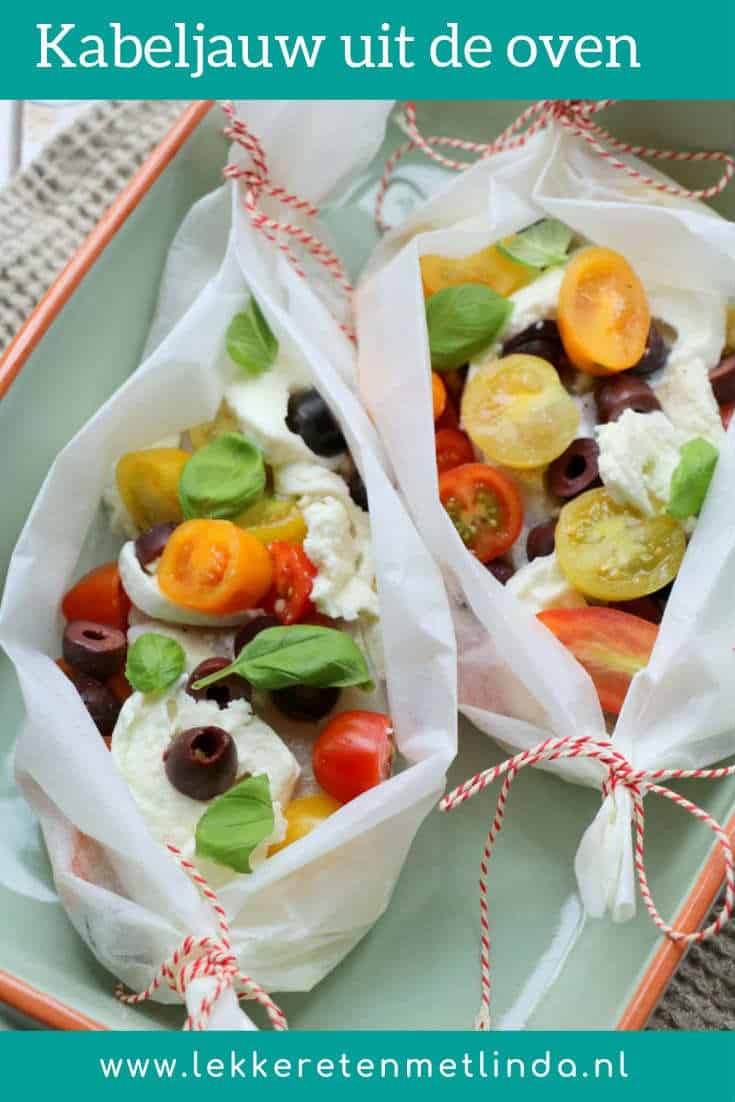 Met de kabeljauw uit de oven Jamie Oliver style maak je heerlijke vispakketjes met tomaat, mozzarella en olijven die je kunt aanpassen per persoon. #vis #jamieoliver #oven