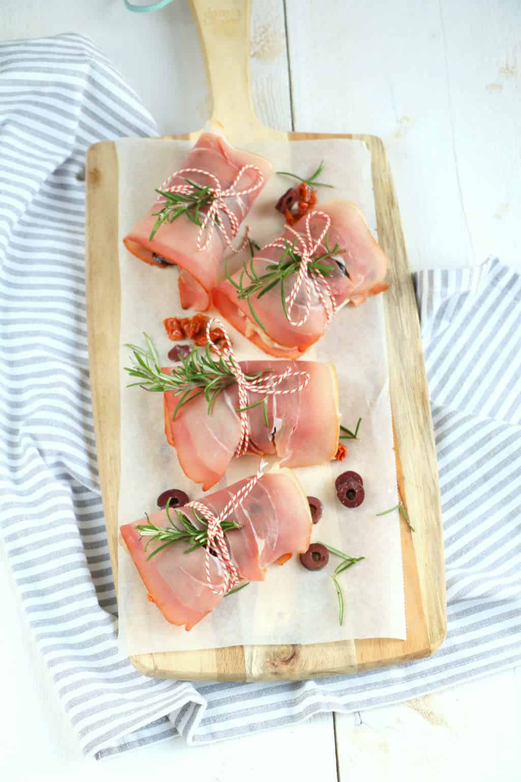 Kippendijen met rauwe ham 