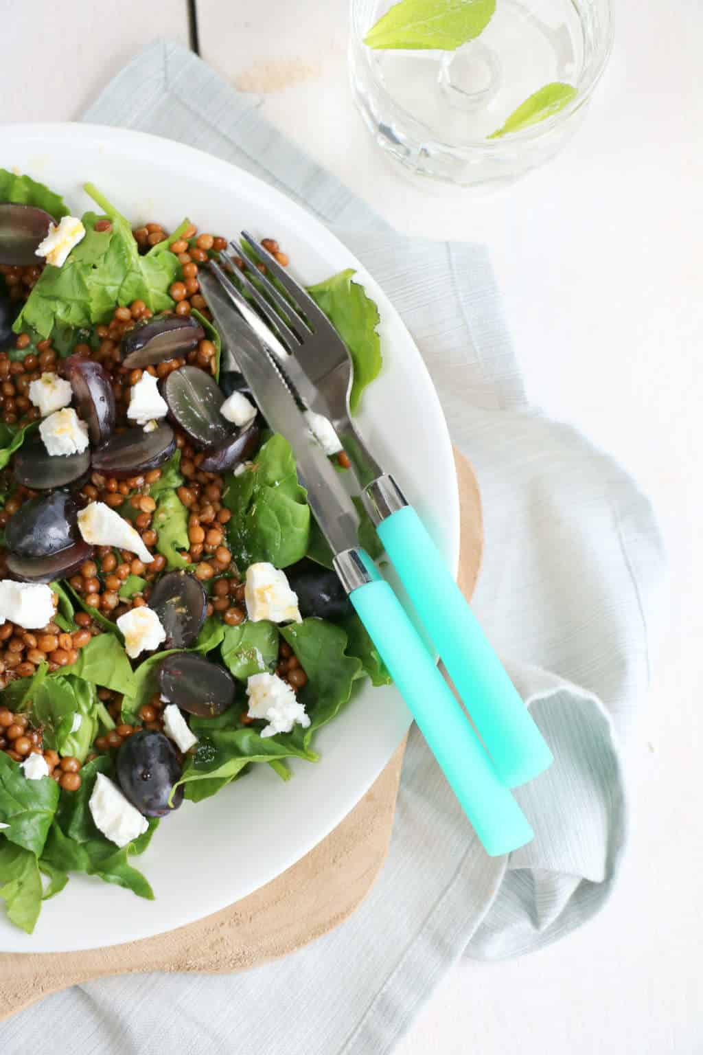 Linzen spinazie salade met druiven