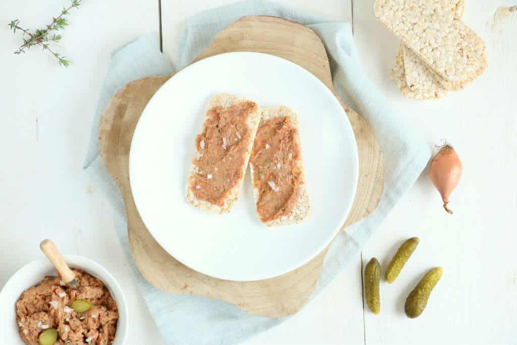 Maak je eigen broodbeleg voor op een rijstwafel, cracker of brood.