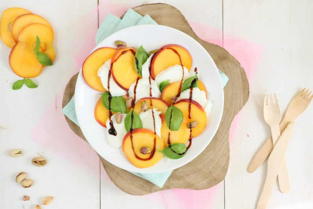 perzik caprese salade