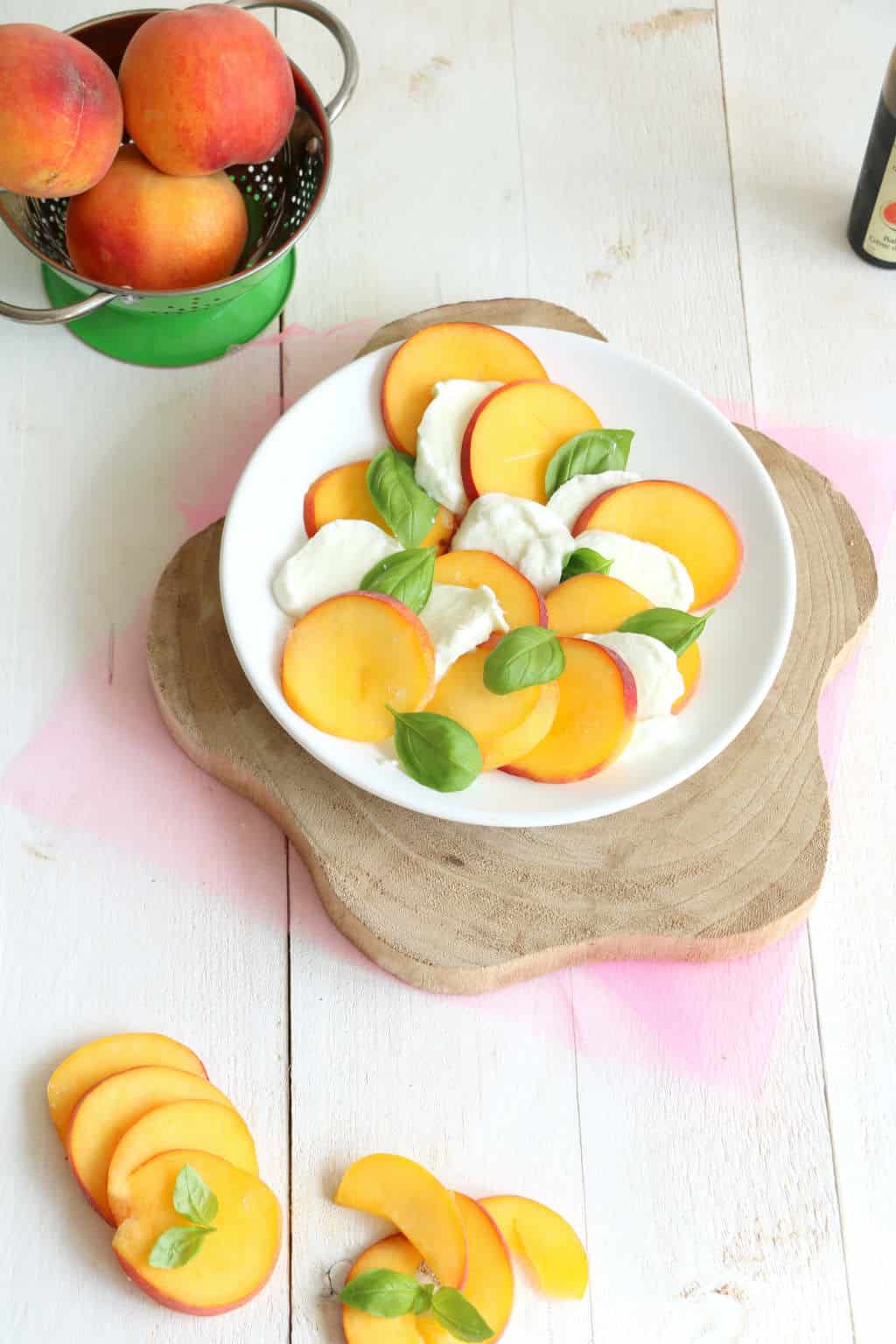 perzik caprese salade
