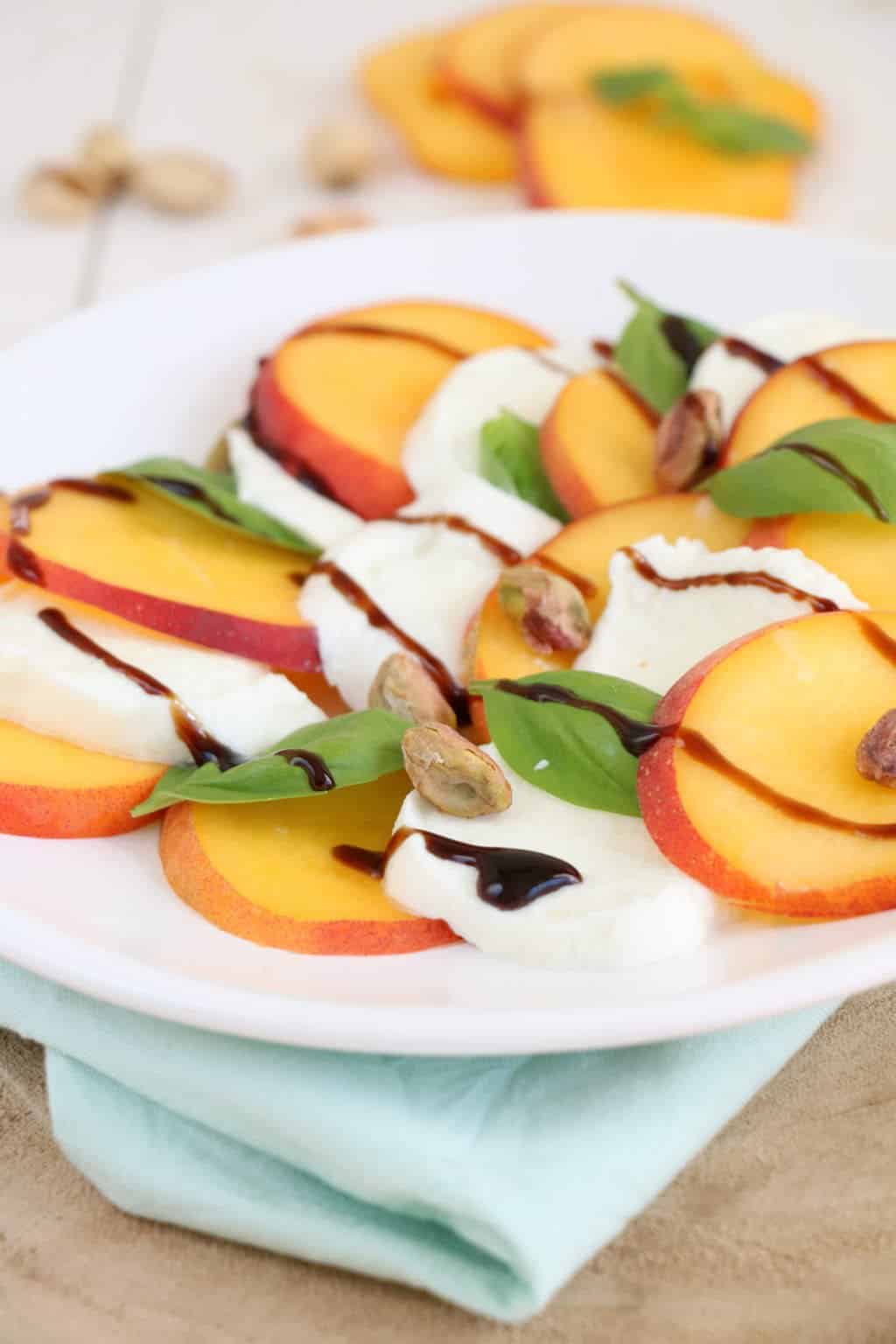 perzik caprese salade