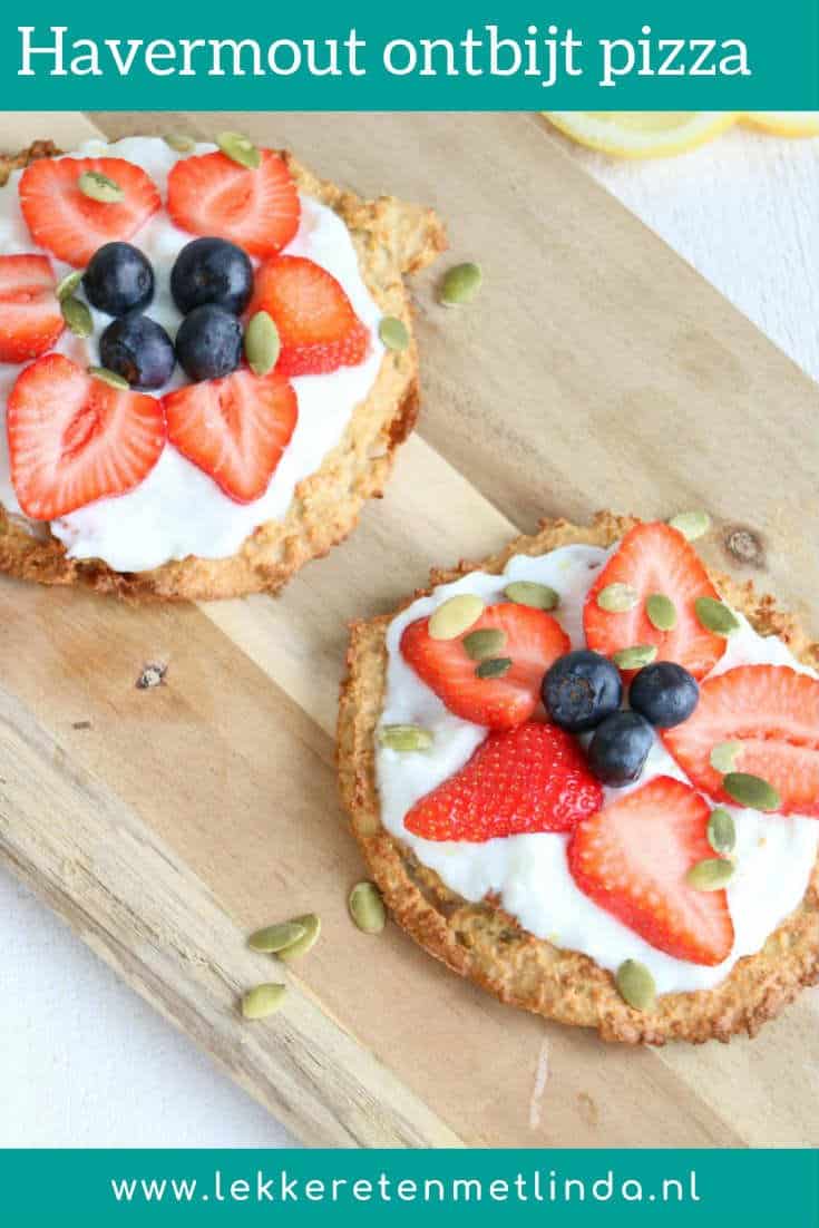 De havermout banaan koekjes zijn een grote hit. Stel je zo'n koekje voor maar dan groter belegt met yoghurt en fruit. Yes een havermout ontbijt pizza.