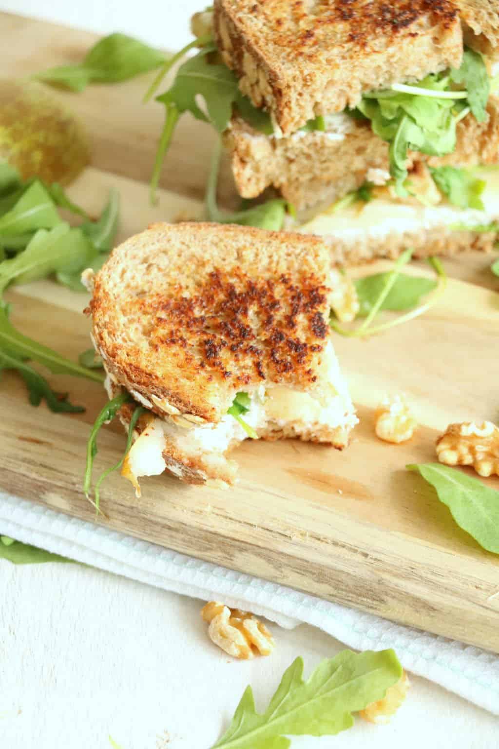 tosti met geitenkaas en peer 