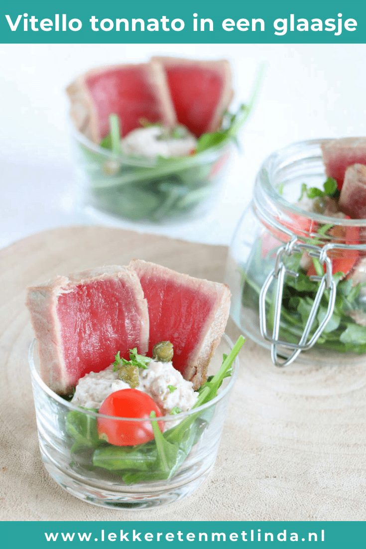 Vitello tonnato hapje in een glaasje. Ik geef een twist aan dit klassieke kerst voorgerecht door de combinaties om te draaien.
