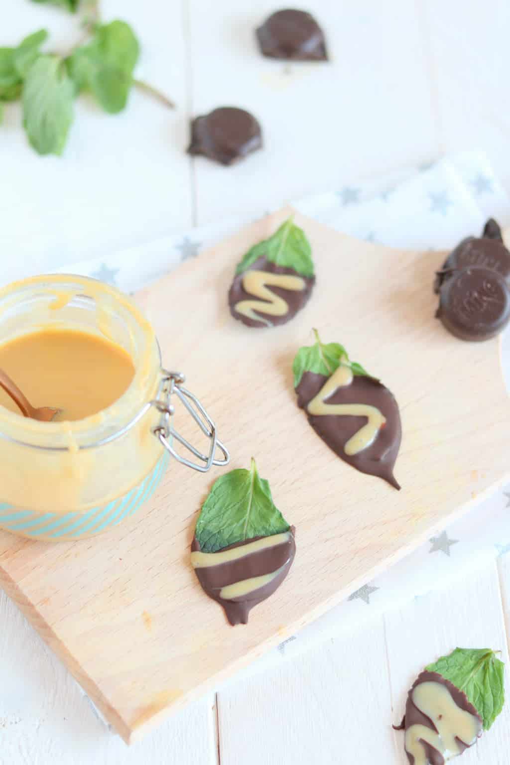Muntblaadjes met chocolade