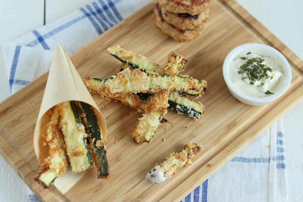 Courgette frieten met kipburgers