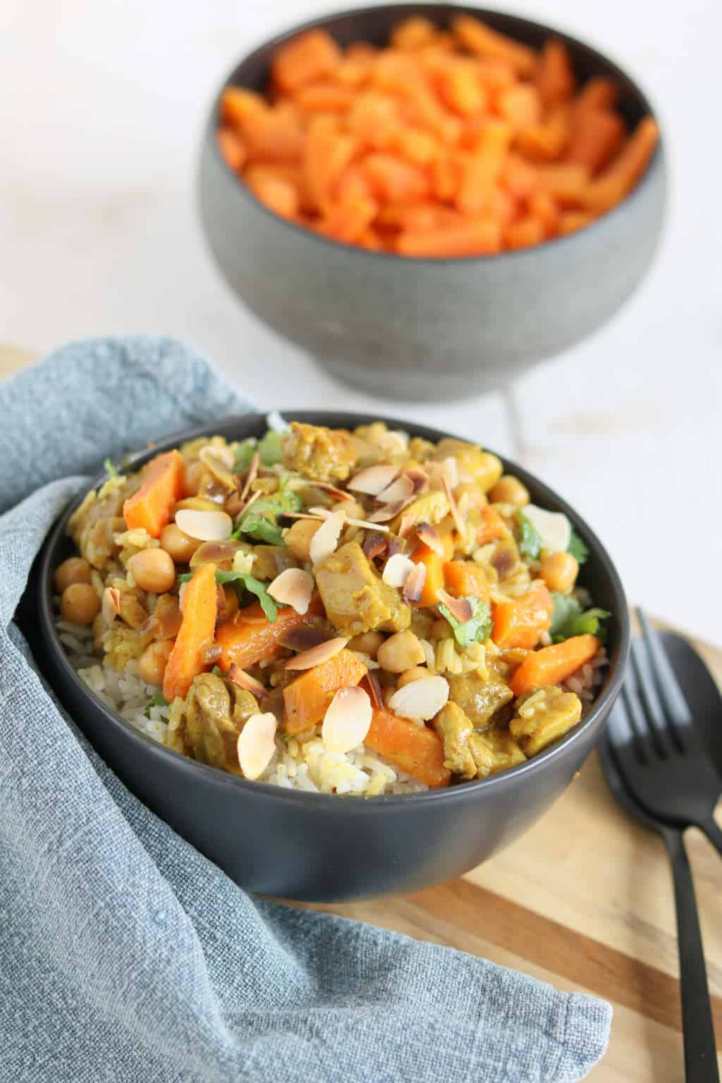 Kip korma met zoete aardappel en kikkererwten