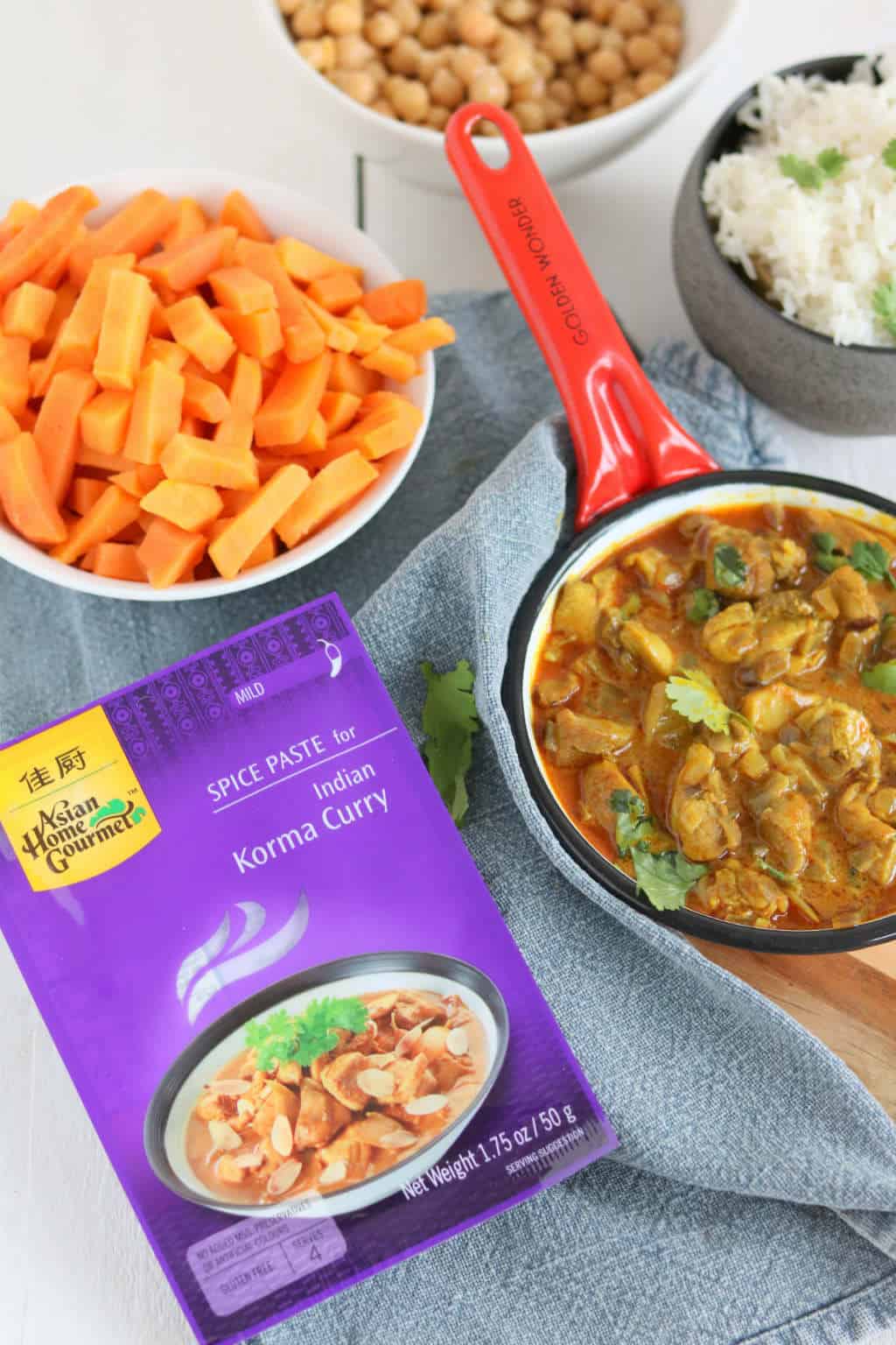 Kip korma met zoete aardappel en kikkererwten