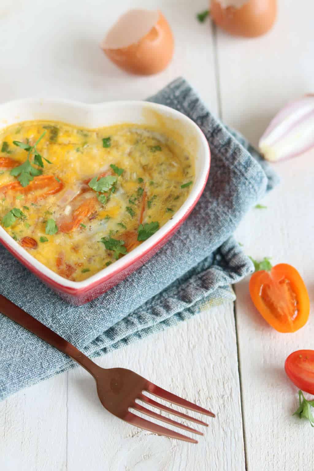 Omelet uit de oven met tomaat en ei
