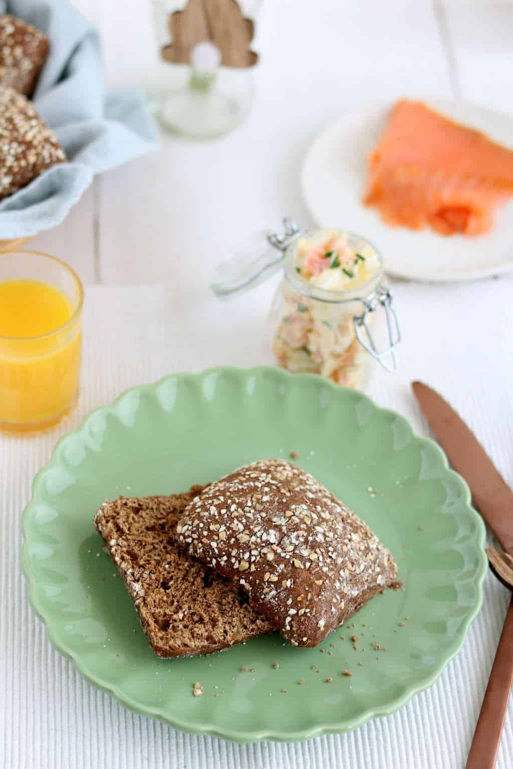 Een ei hoort erbij met Pasen. Deze romige eiersalade met zalm presenteer je in weckpotjes, dat staat net even feestelijker aan tafel.