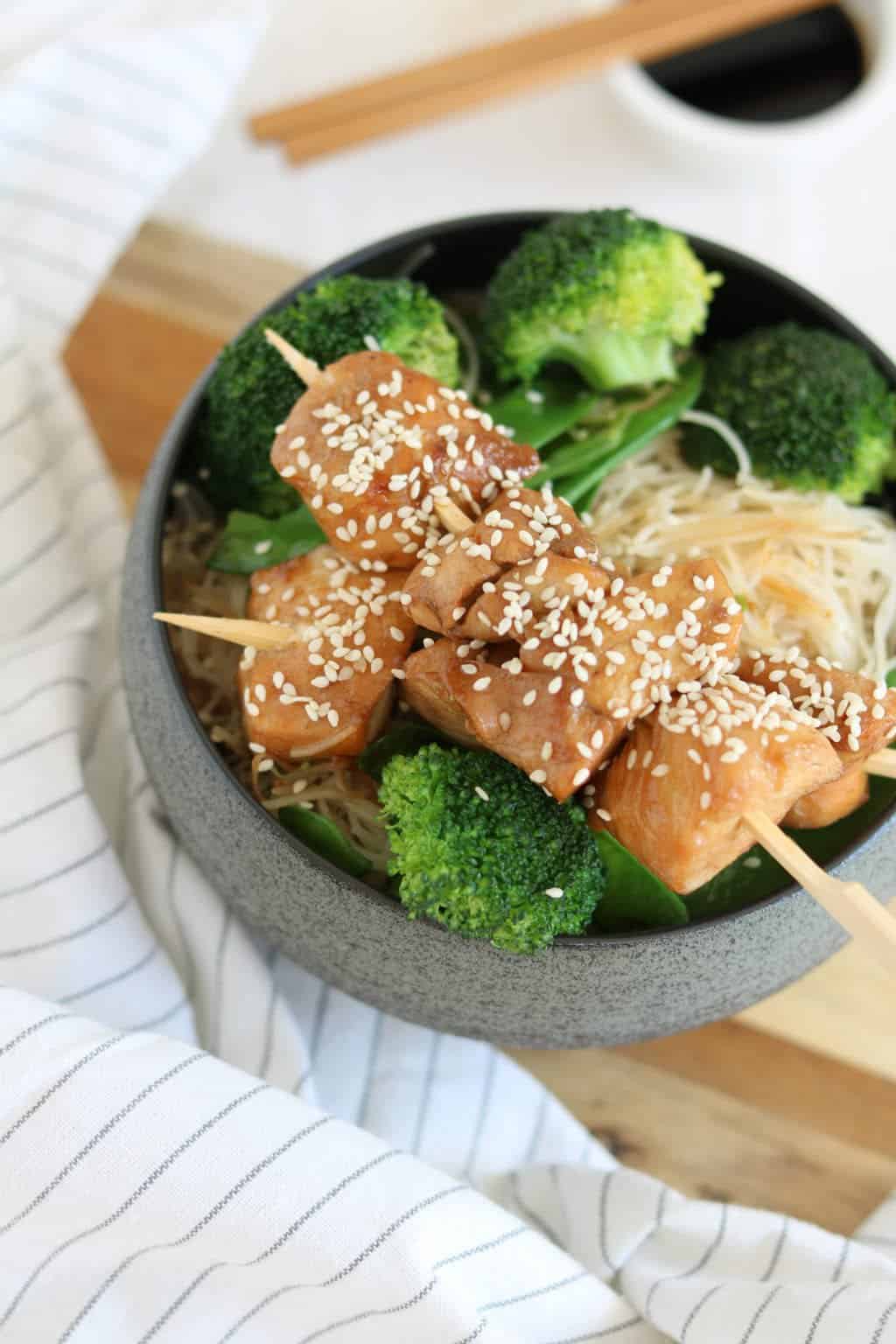 Mihoen met kip en broccoli. Een makkelijke maaltijd voor doordeweeks. 