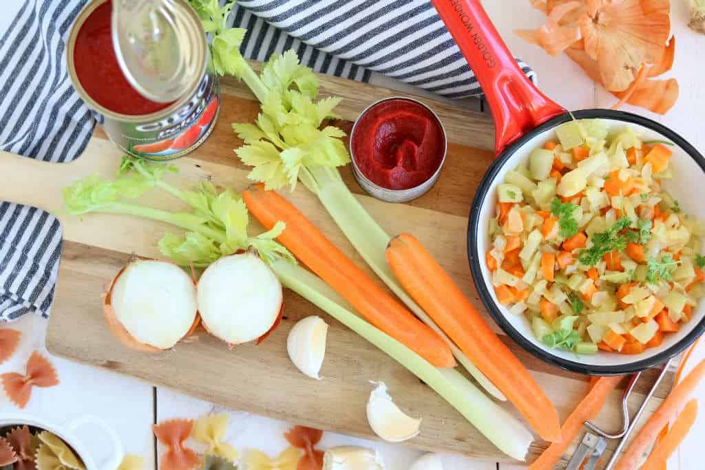 soffritto de basis voor pasta saus