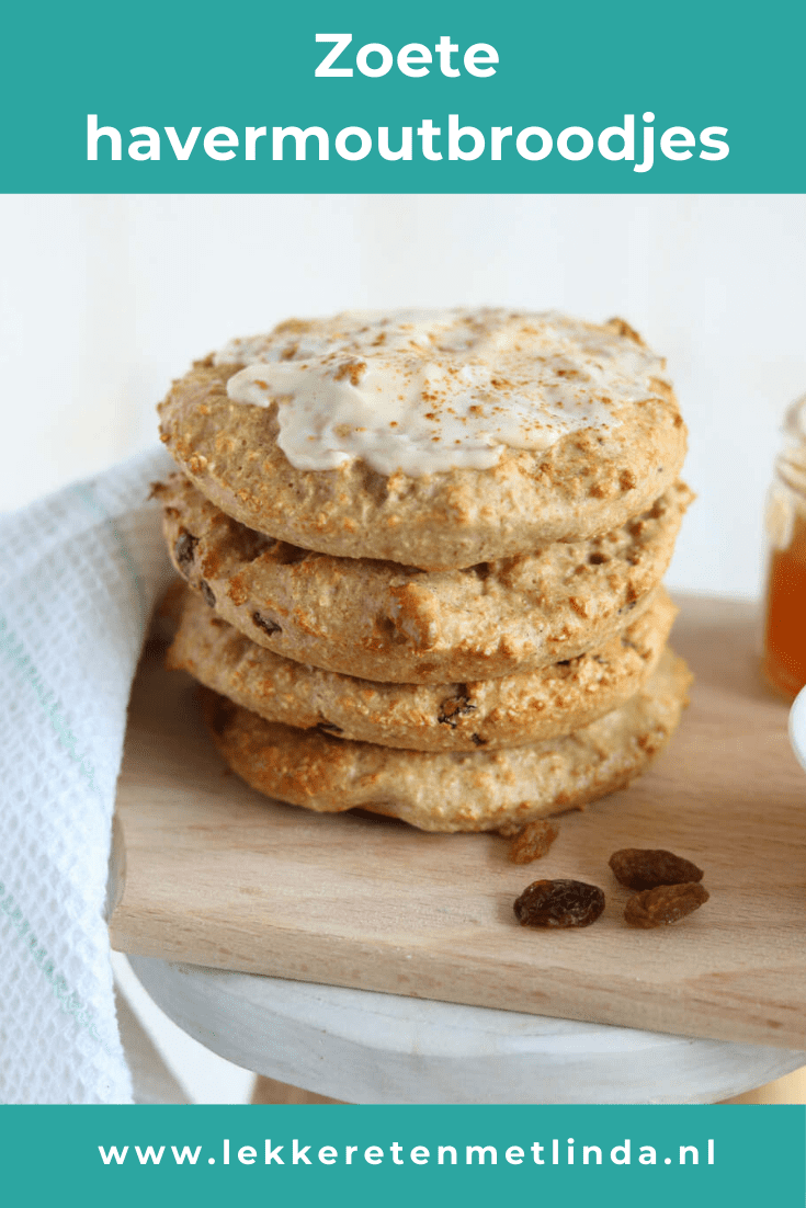 Zoete havermout broodjes met abrikozen créme. Maak zelf havermoutbroodjes met 5 ingrediënten en maak een heerlijke zoete topping met roomkaas en jam. Een heerlijke verwennerij voor het weekend, ontijt, brunch of Pasen. Klik snel op de foto voor het recept. #havermout #pasen #zelfbroodmaken 