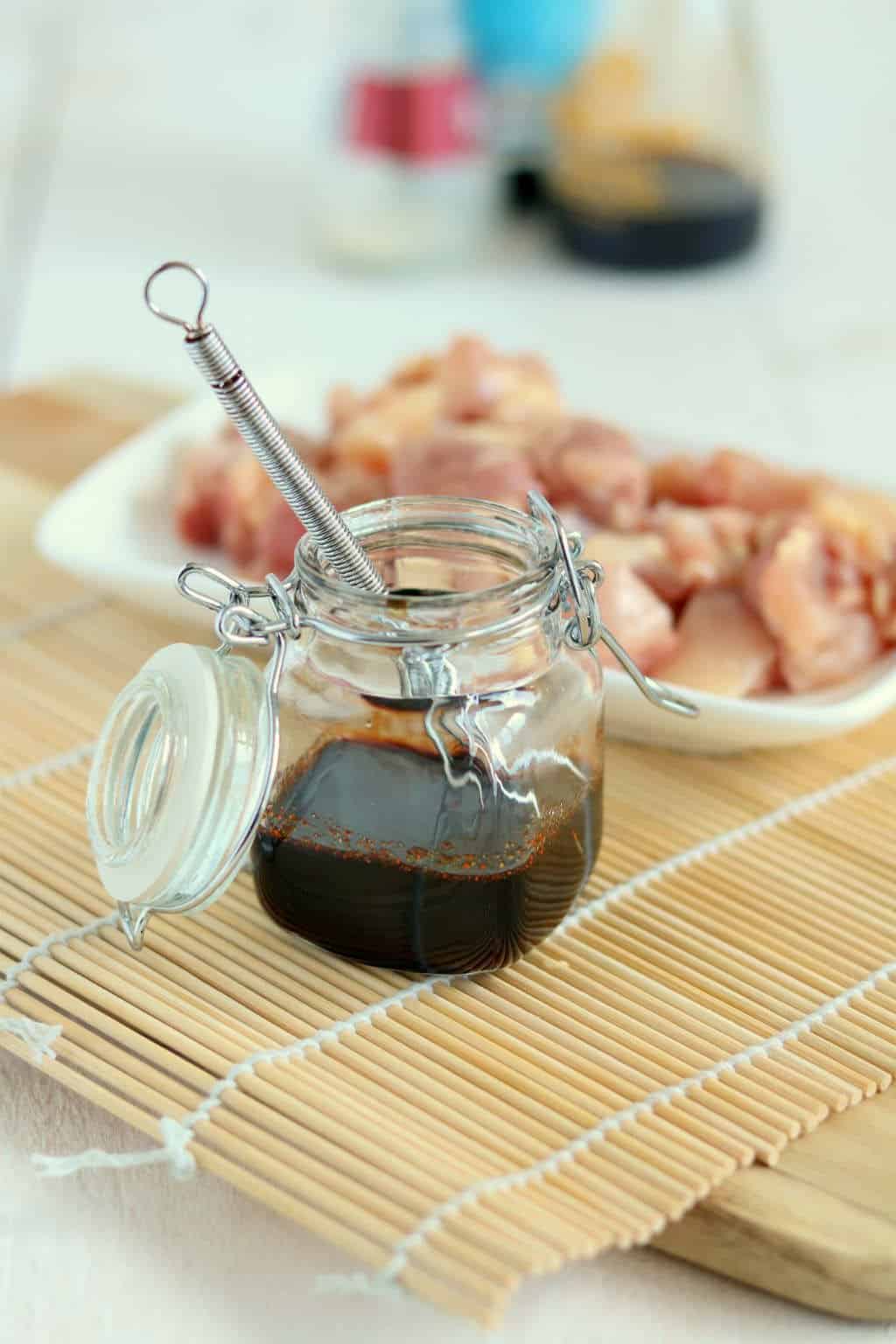 Snelle Oosterse marinade voor kip in een wokgerecht of saté. 