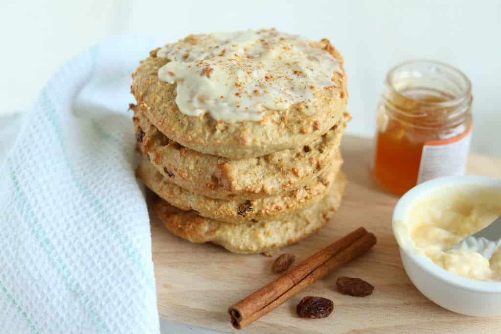 Zoete havermoutbroodjes met abrikozen crème
