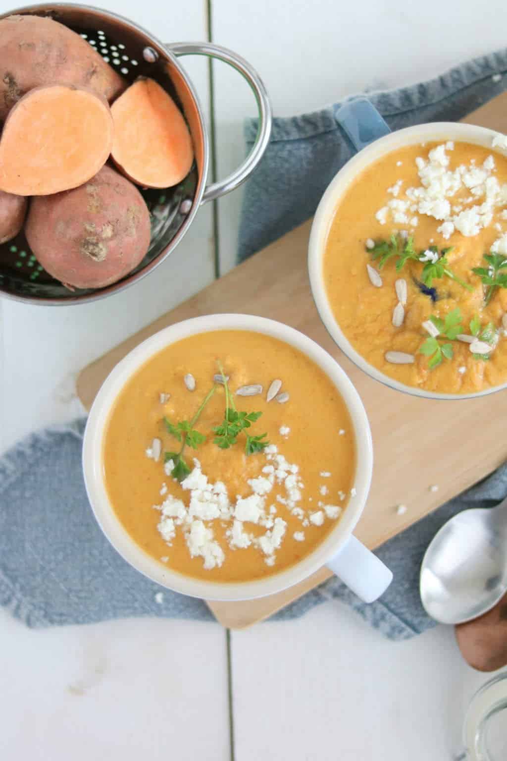 Zoete aardappelsoep met feta