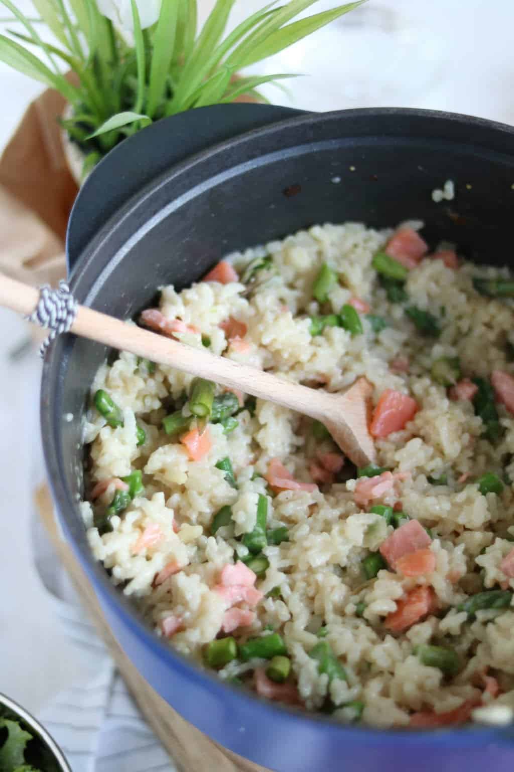 Risotto uit de oven met groene asperges en gerookte zalm. #lente #pasen #spring #risotto