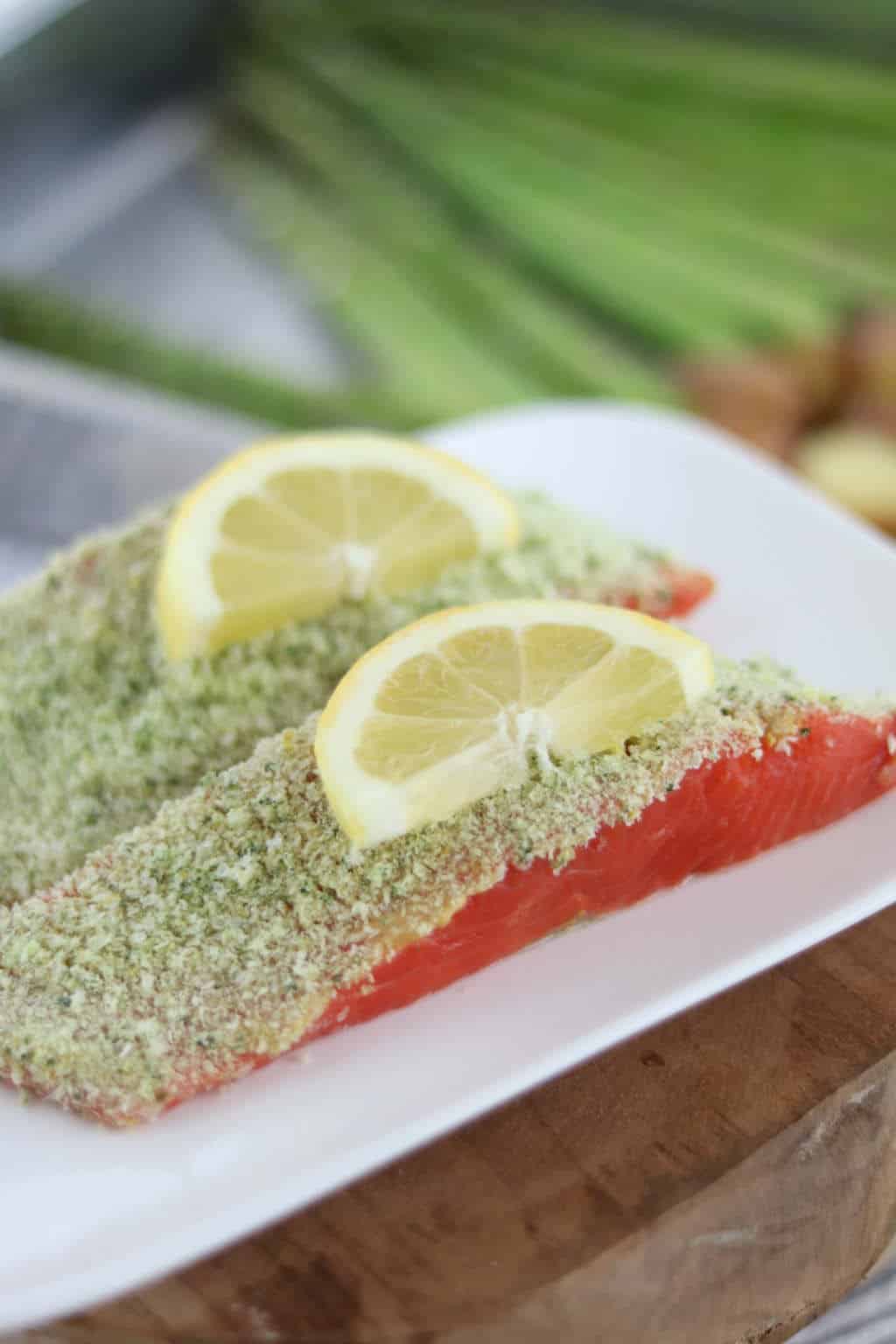 Groene asperges met zalm uit de oven
