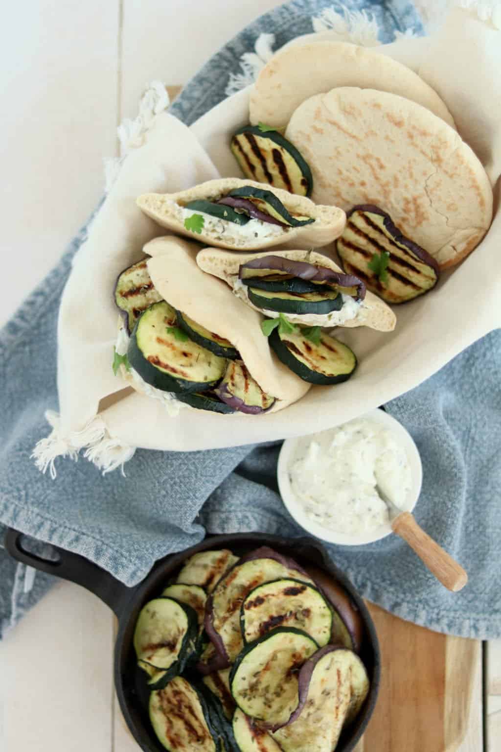 Pita met feta spread en gegrilde groente