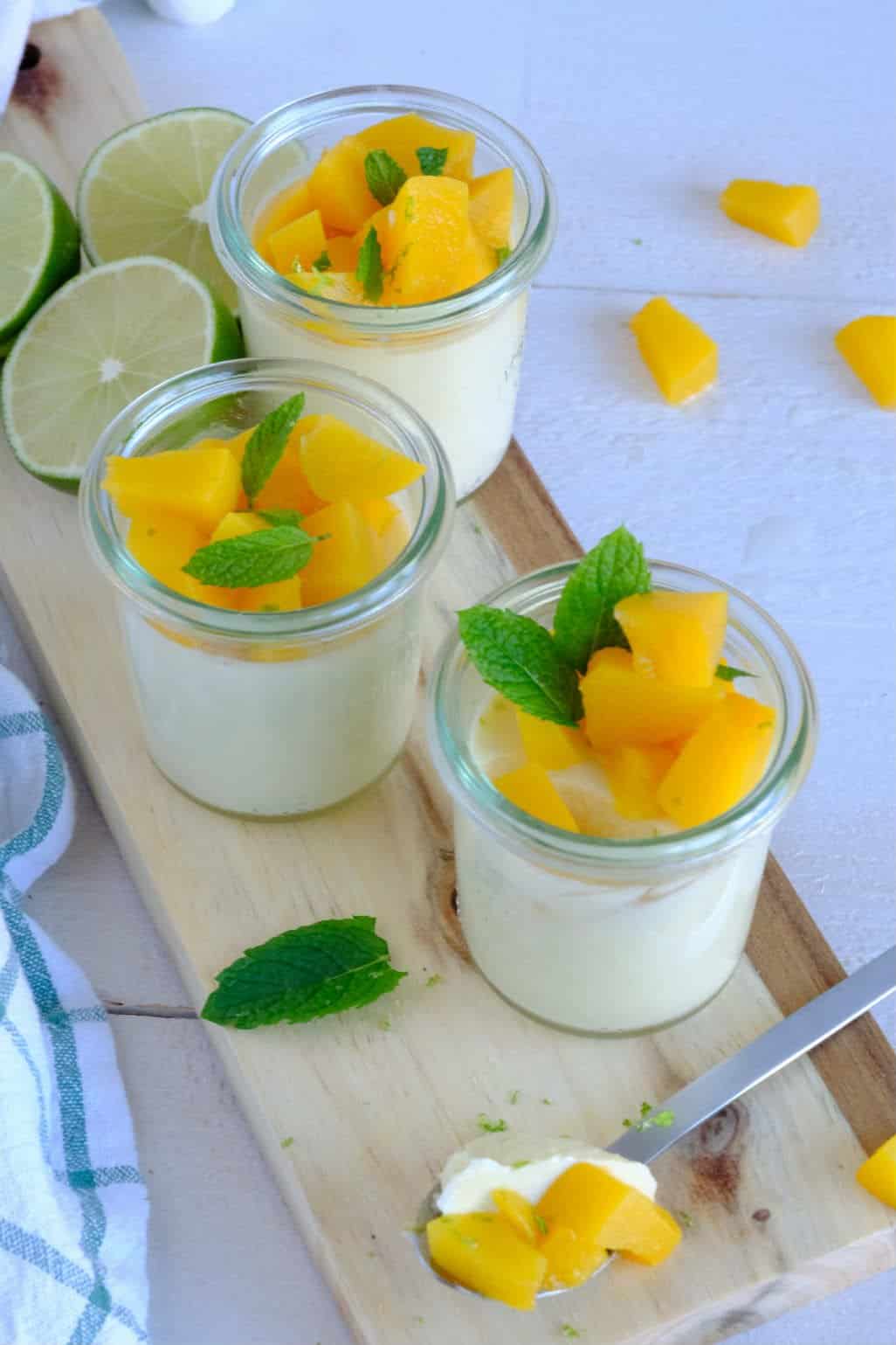 Kokos limoen panna cotta. Zo kun je lekker genieten van een lactosevrij dessert.