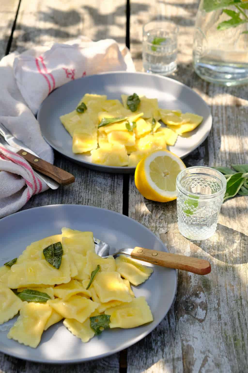 Ravioli met saliejus 