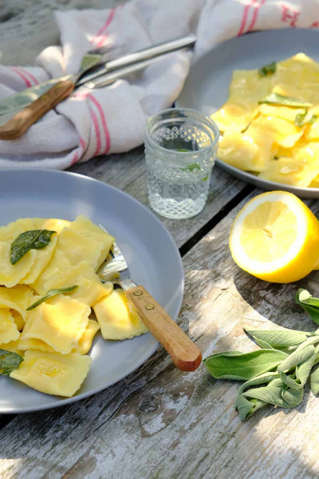 Ravioli met saliejus 