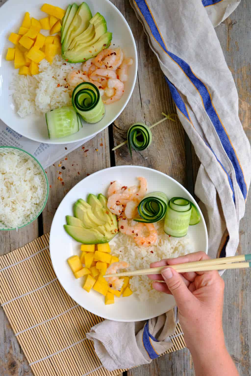 Rijstsalade met garnalen, mango en avocado