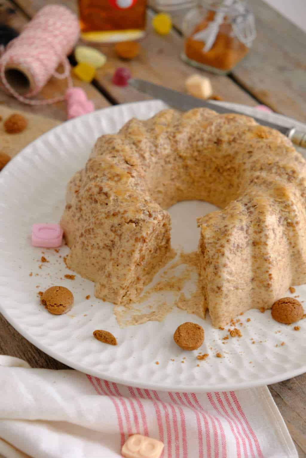 Kruidnoten pudding is een makkelijk Sinterklaas recept, dat je geheel van te voren kunt bereiden.