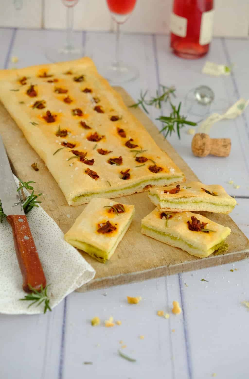 Snelle focaccia met pesto