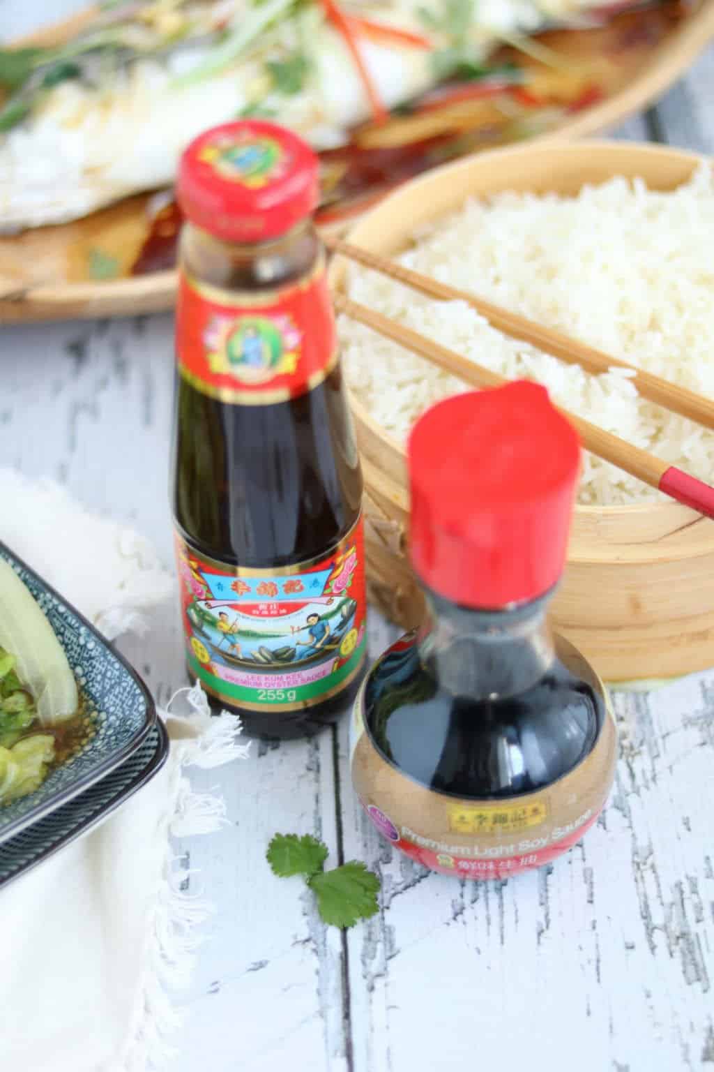 De gestoomde hele vis is een typisch Chinees recept voor het Chinees Nieuwjaar. Het is een lekker licht en makkelijk recept bomvol smaak.