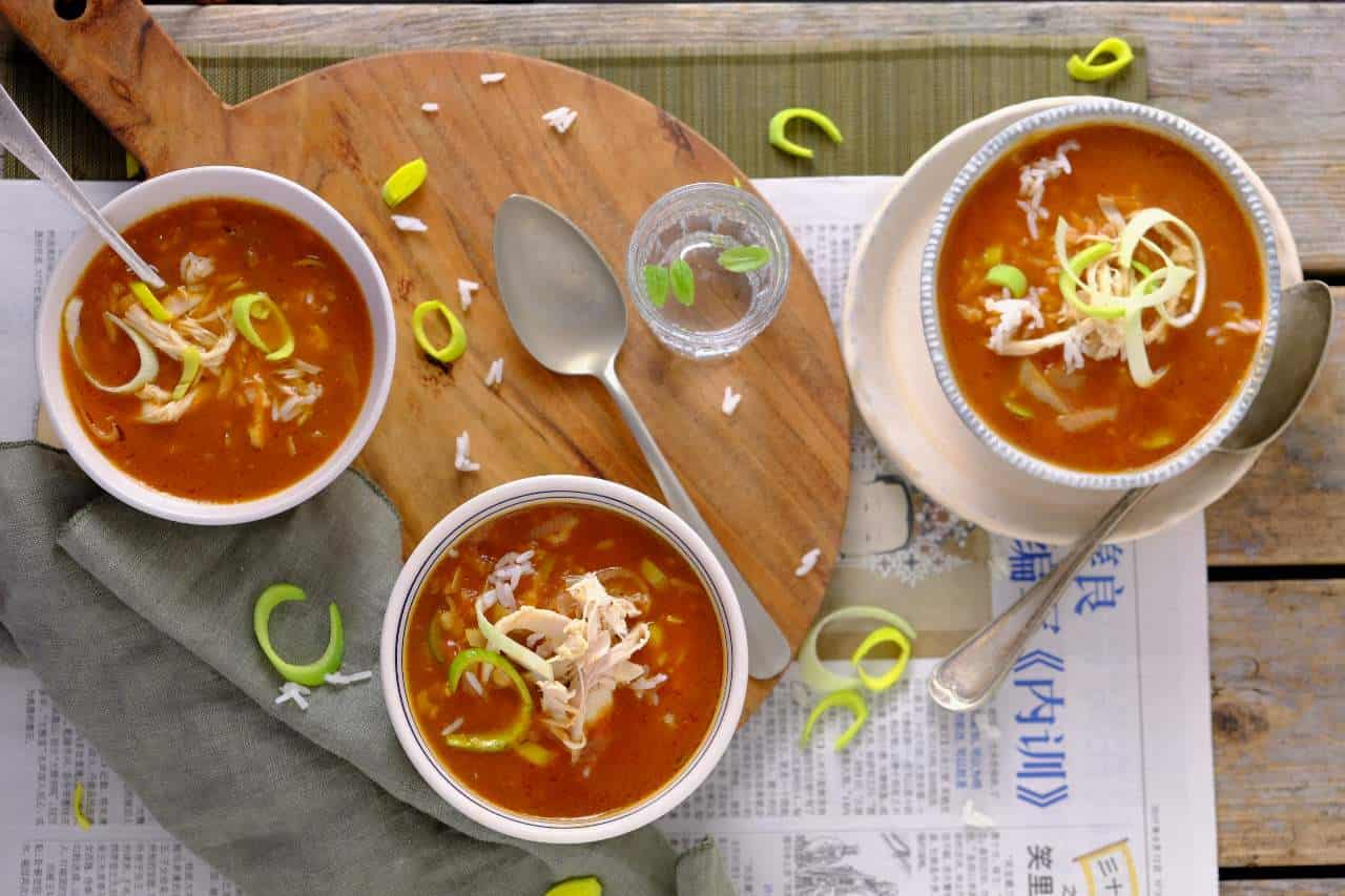 Wie lust er nu geen chinese tomatensoep met kip? Al jaren ben ik op zoek naar het recept van mijn oma. Of het gelukt is, lees je hier.