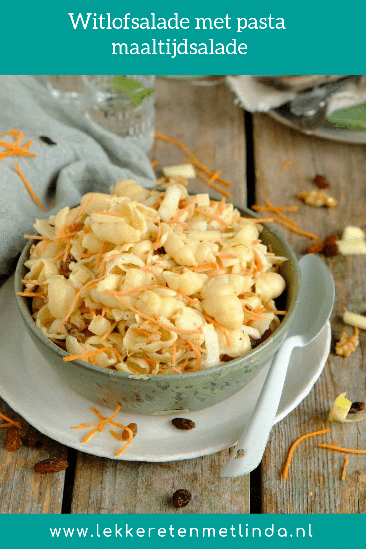 Witlofsalade met pasta is een goed vullende maaltijdsalade met rauwe witlof, wortel, kaas, rozijnen en appel met een frisse yoghurt dressing.