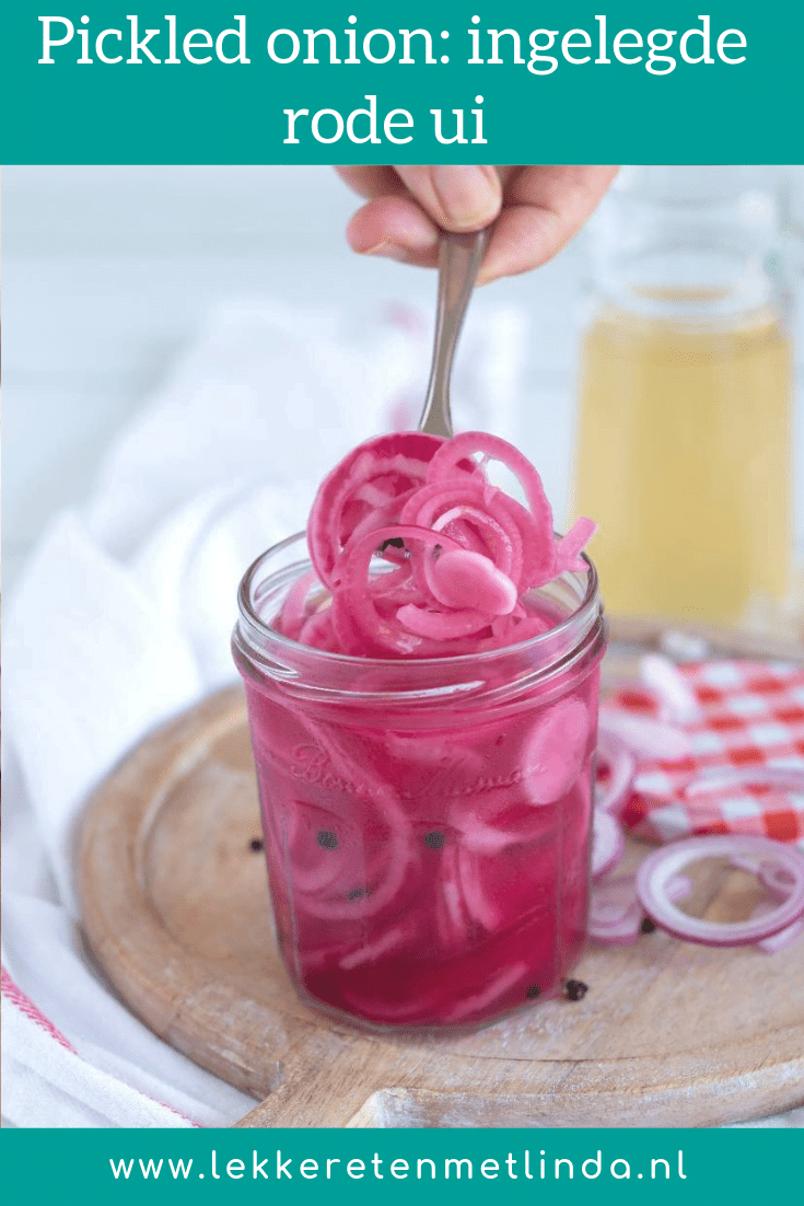 Maak zelf pickled onion (ingelegde rode ui). Lekker voor bij een broodje hamburger of door een salade.