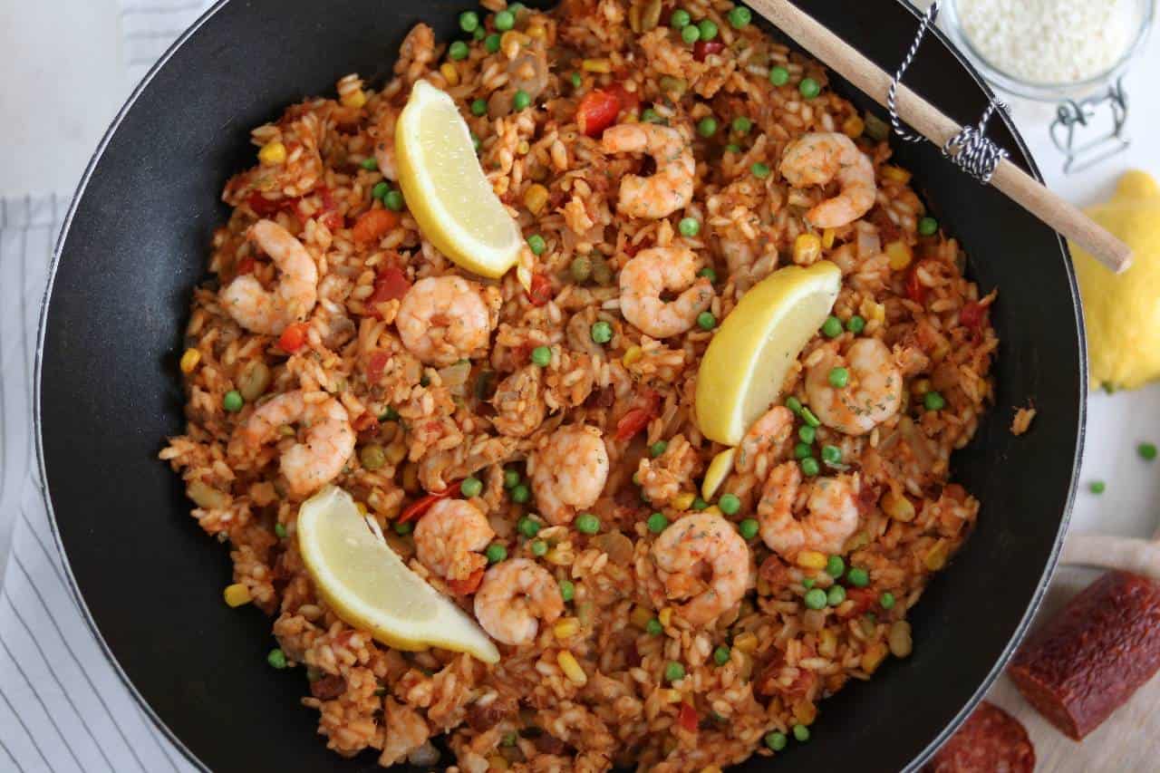 Camping paella van de skottelbraai