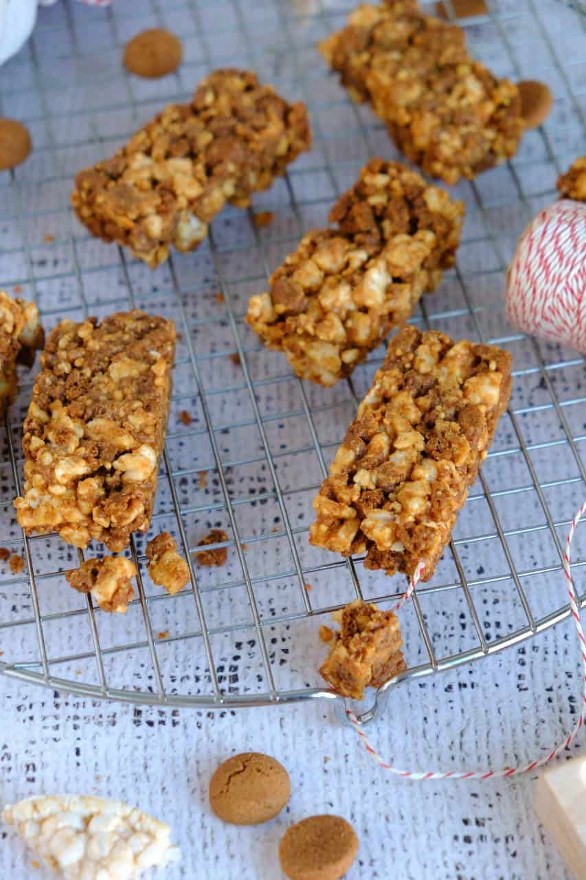 Pindakaas kruidnoten repen een lekker Sinterklaas recept.