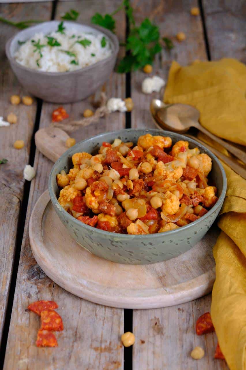 Stoofpot met chorizo en bloemkool