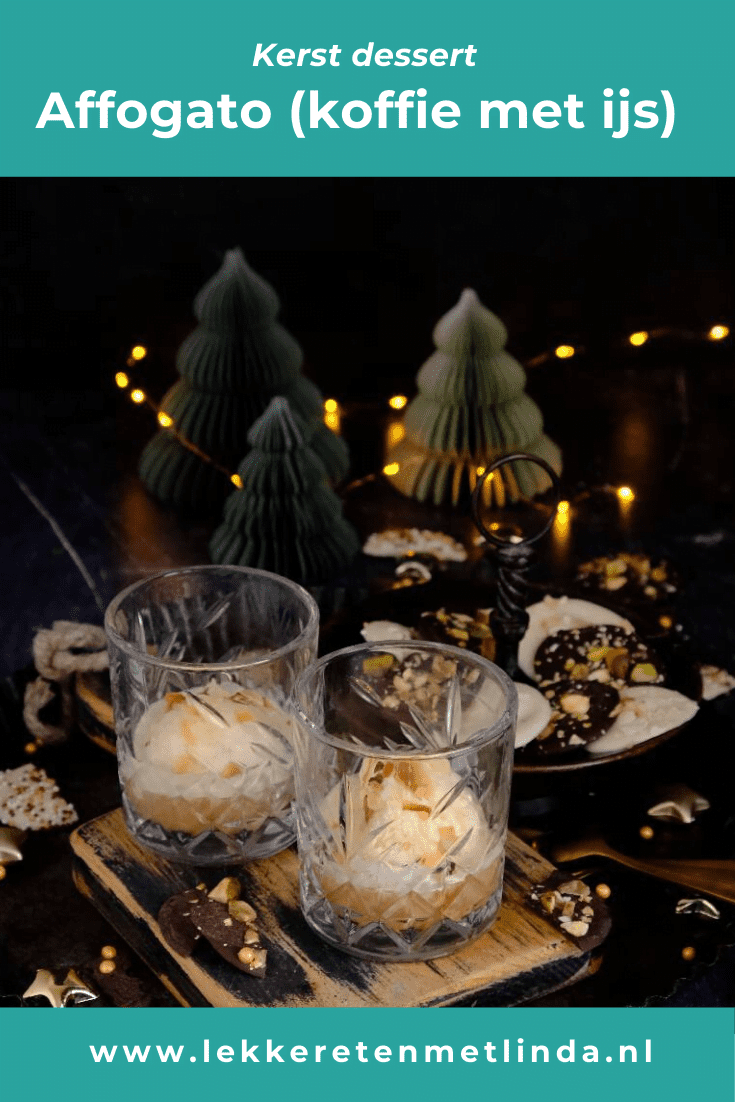 Affogato is een Italiaans dessert van koffie met ijs. Serveer er nog een scheutje likeur en maak er chocoladeflikken bij.