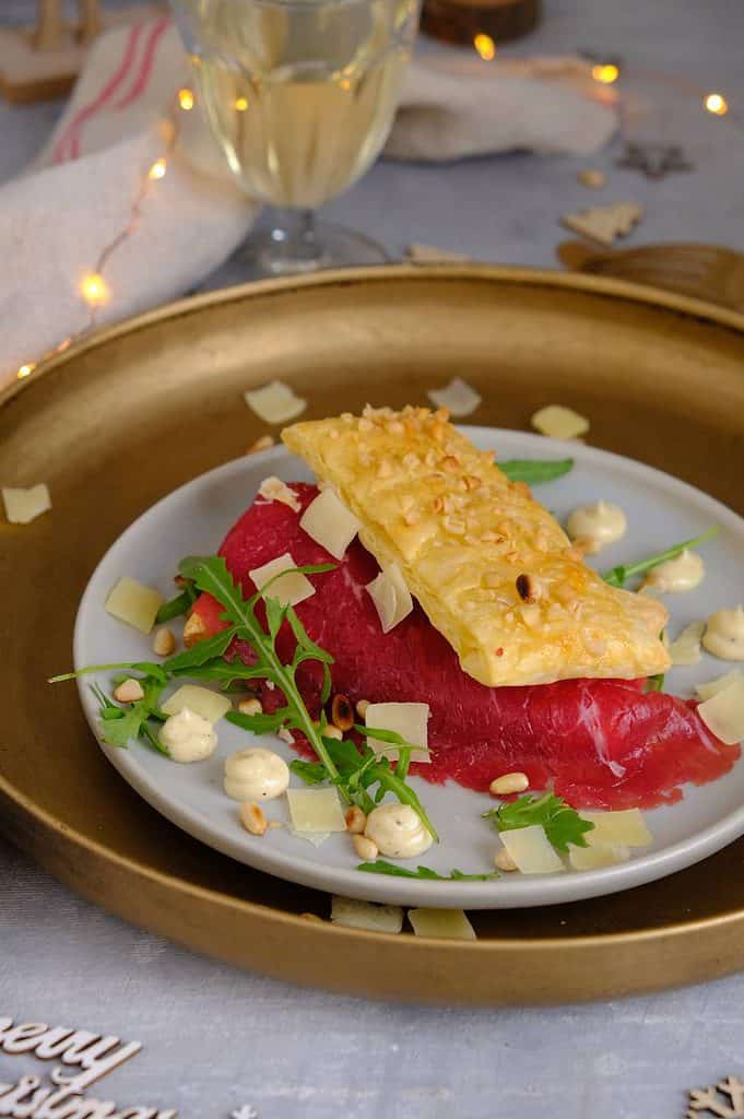 Hartige tompouce met carpaccio