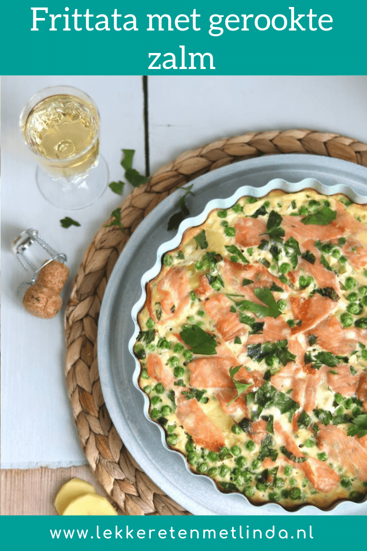 Frittata met aardappel en gerookte zalm is een lekker borrelhapje voor bij een feestje of verjaardag. De frittata maak je in zijn geheel in de oven.