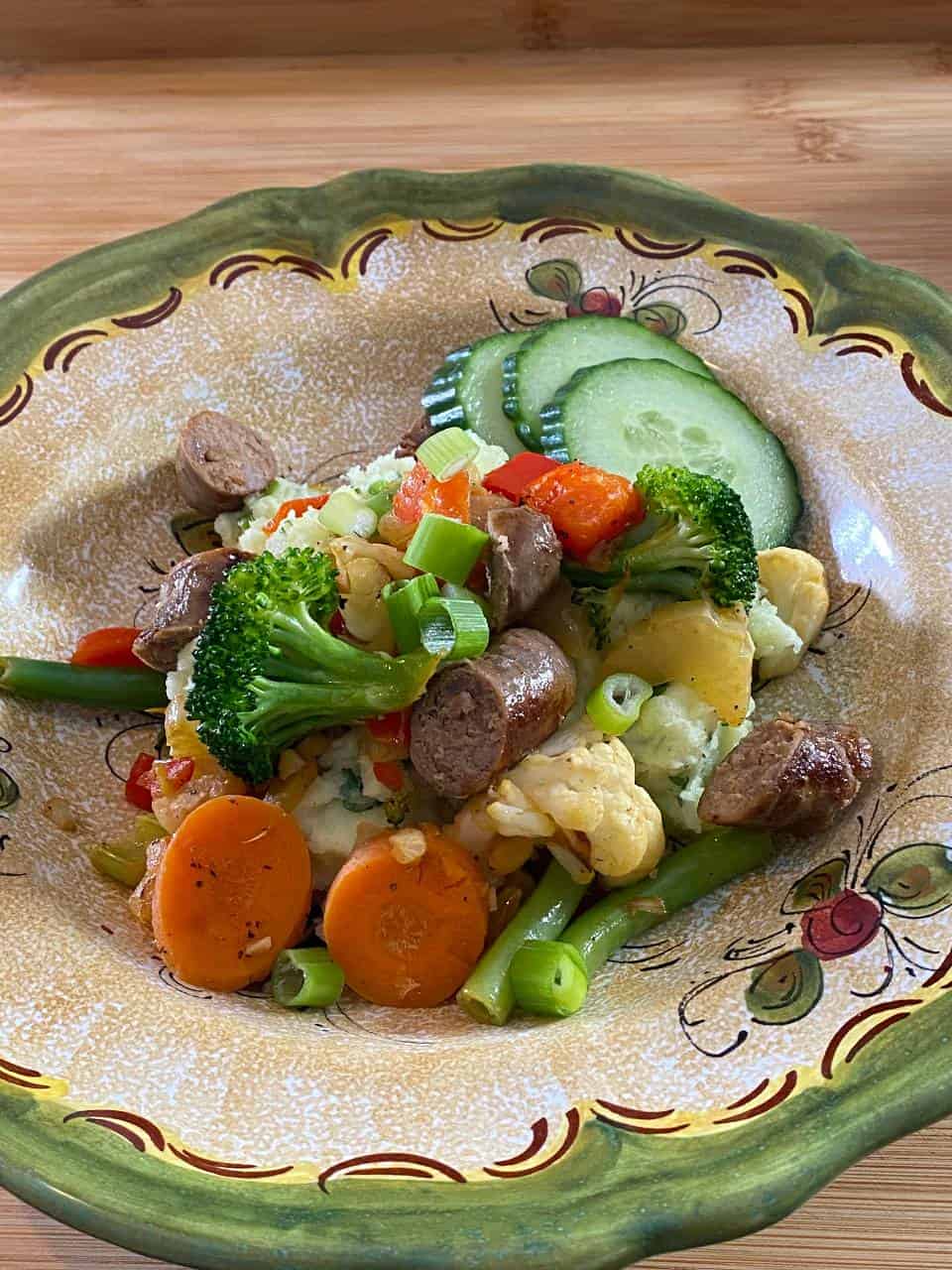 Koken met restjes is één van de tips om minder voedsel te verspillen. 10 tips tegen voedselverspilling en bespaar geld, zoals koken met kliekjes en een goede koelkast indeling. Lees de blog voor alle tips om minder voedsel te verspillen #duurzaamheid
